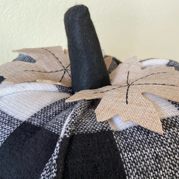 NEW 🖤 B&W Weighted Plaid Patterned Knit Farmhouse Decor Pumpkin - Picture 5 of 9